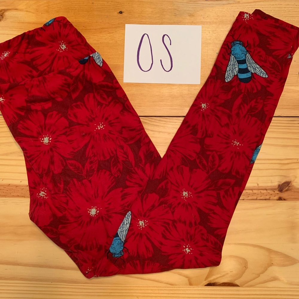 One Size LuLaRoe leggings. Gently used
